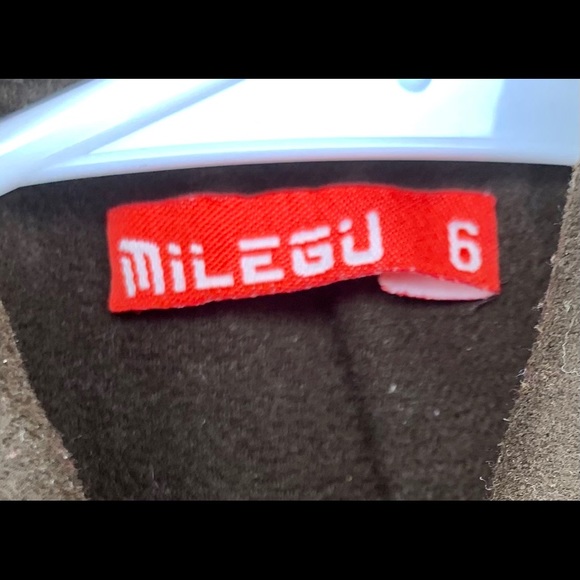 Coat 🧥 - Picture 2 of 2